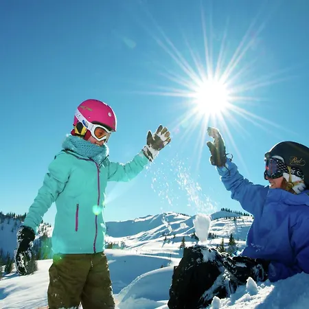 In Dienten Near Lift Апартаменты *