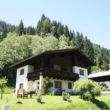 In Dienten Near Lift Апартаменты